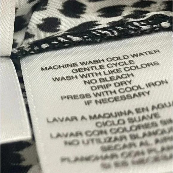 🎈JONES NEW YORK woman’s long  sleeve animal print button down top - Picture 5 of 8